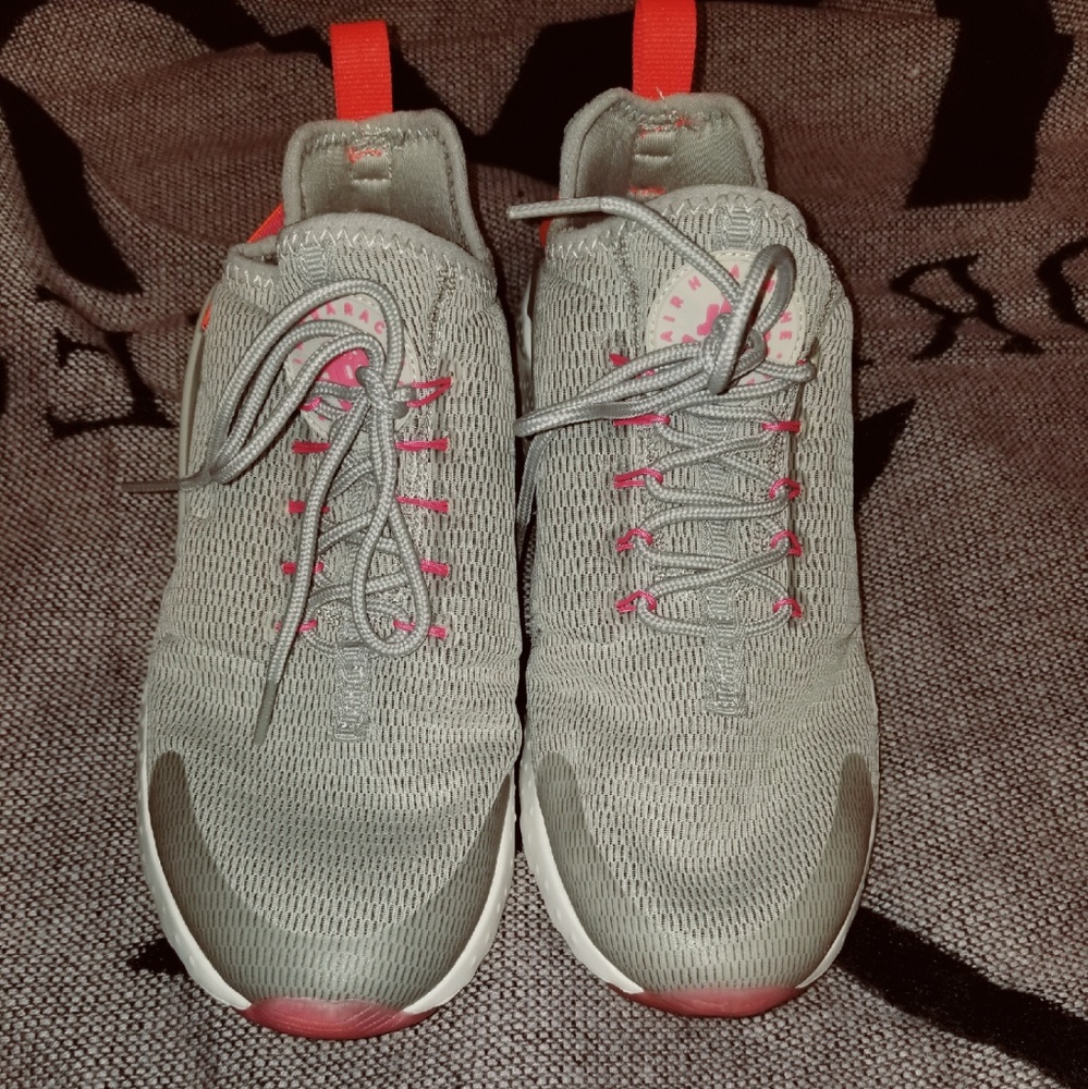 Nike Huarache Ultra Women's size 8